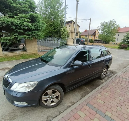 Volkswagen Touran cena 33500 przebieg: 237000, rok produkcji 2013 z Karlino małe 46